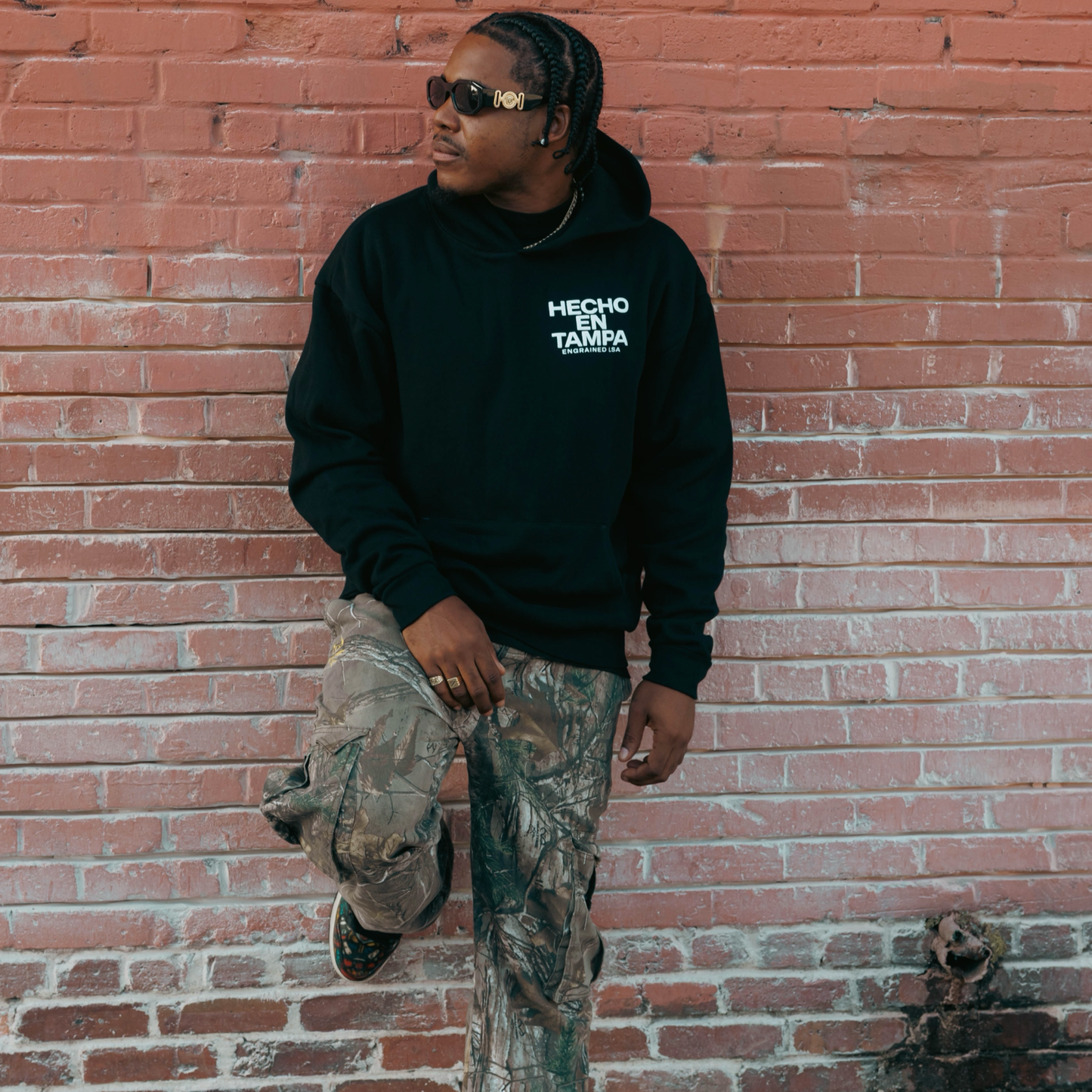 Hecho En Tampa Staple Hoodie (Black)